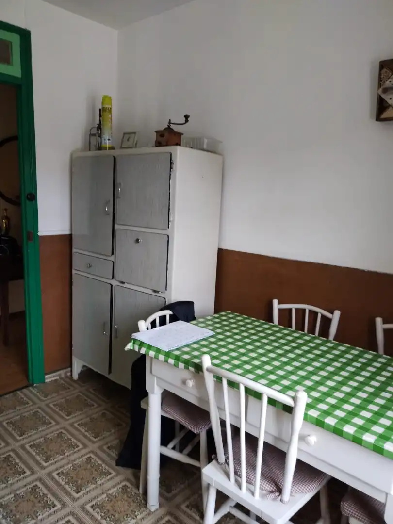Cuina de Finca rústica en venda en Riello amb Traster i Moblat
