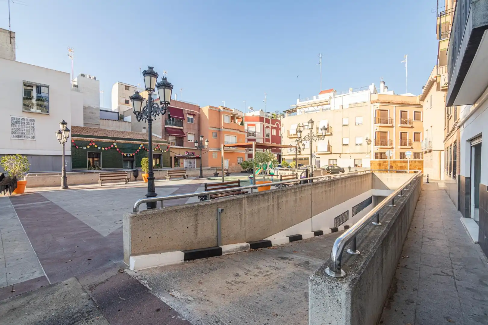 Vista exterior de Local en venta en Elche / Elx