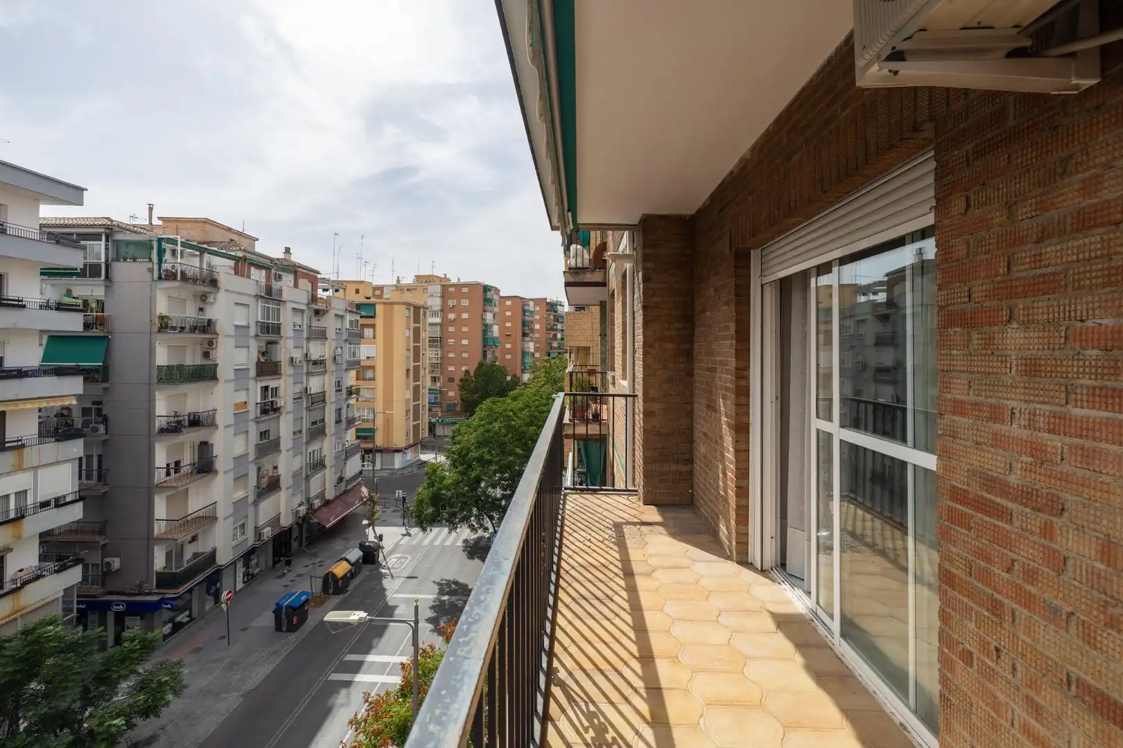Vista exterior de Piso en venta en Granada con Aire acondicionado, Calefacción y Terraza