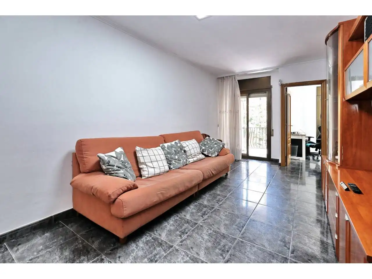 Living room of Flat for sale in Santa Coloma de Gramenet  with Furnished and Balcony