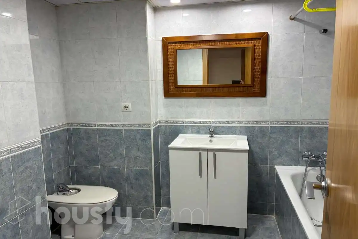 Bathroom of Flat for rent in Valencia  with Air Conditioner, Storage room and Balcony