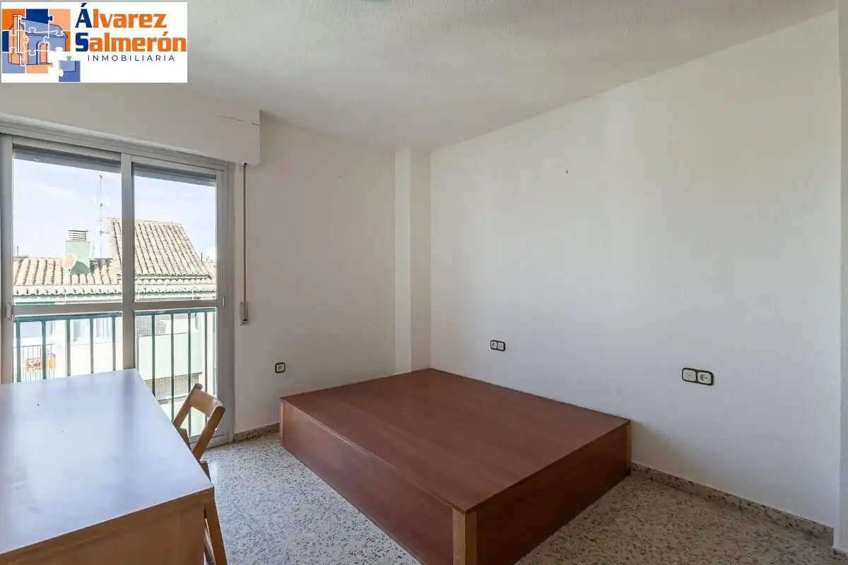 Bedroom of Flat for sale in Granada  with Air Conditioner, Heating and Terrace