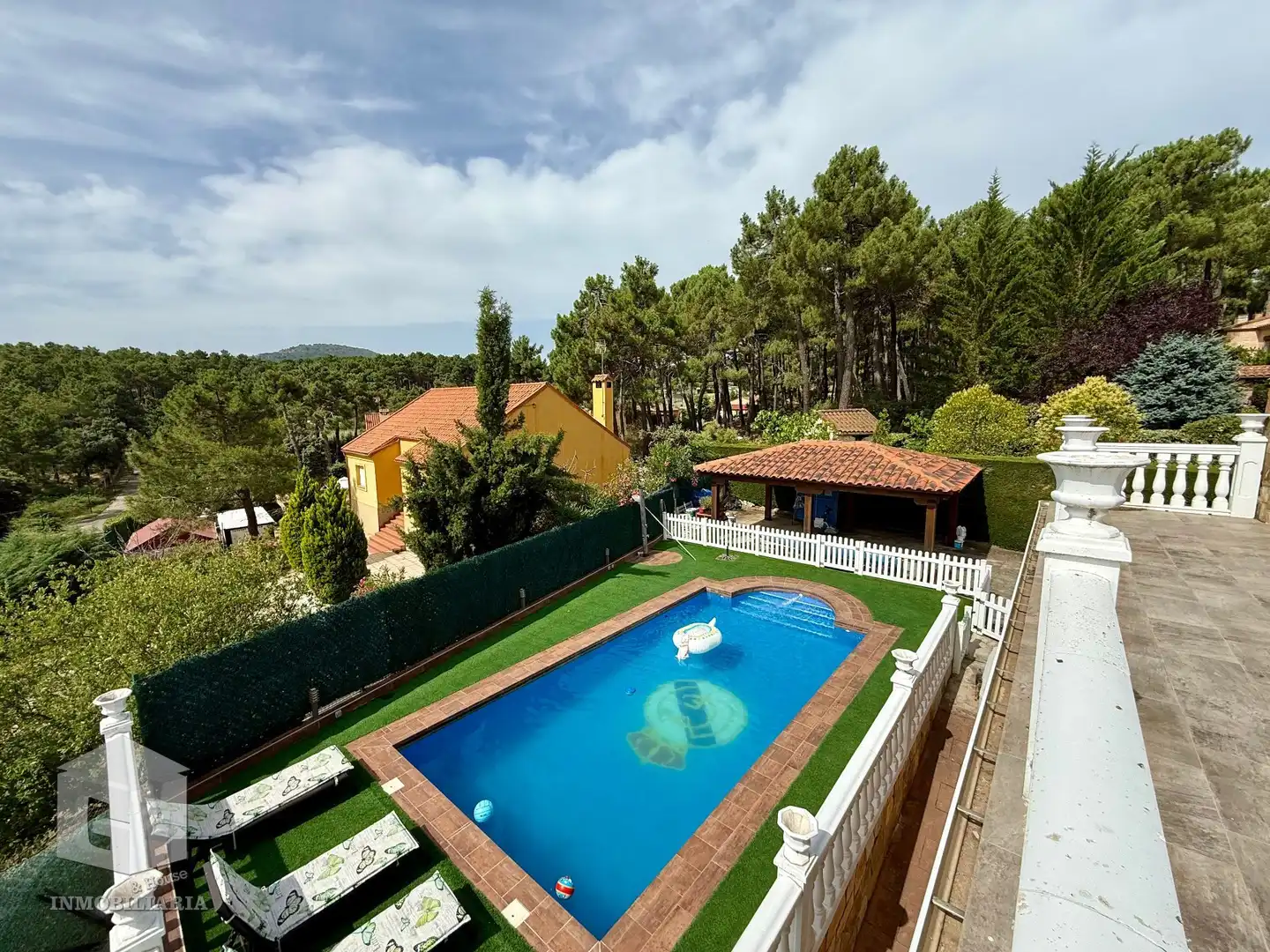 Piscina de Casa o xalet en venda en Cadalso de los Vidrios amb Aire condicionat, Calefacció i Jardí privat