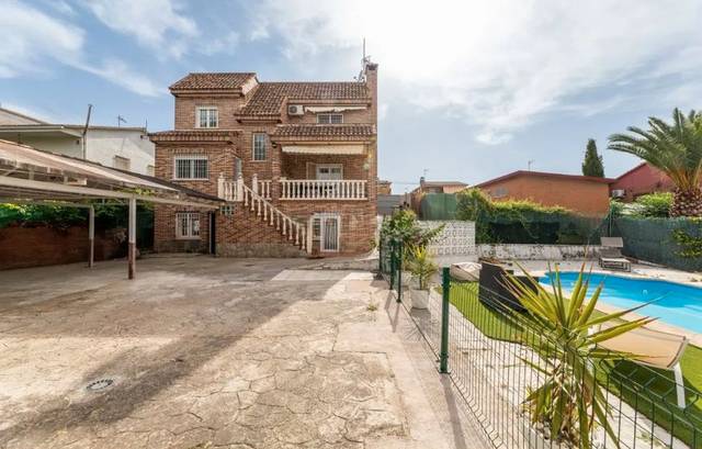 Casa-chalet en Venta en Calle Burgos en Calypo Fado