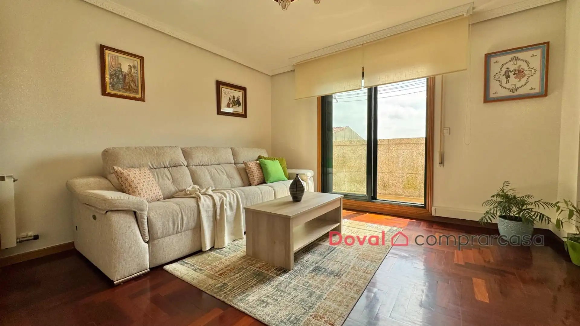 Sala de estar de Ático en venta en Tui con Calefacción, Parquet y Terraza