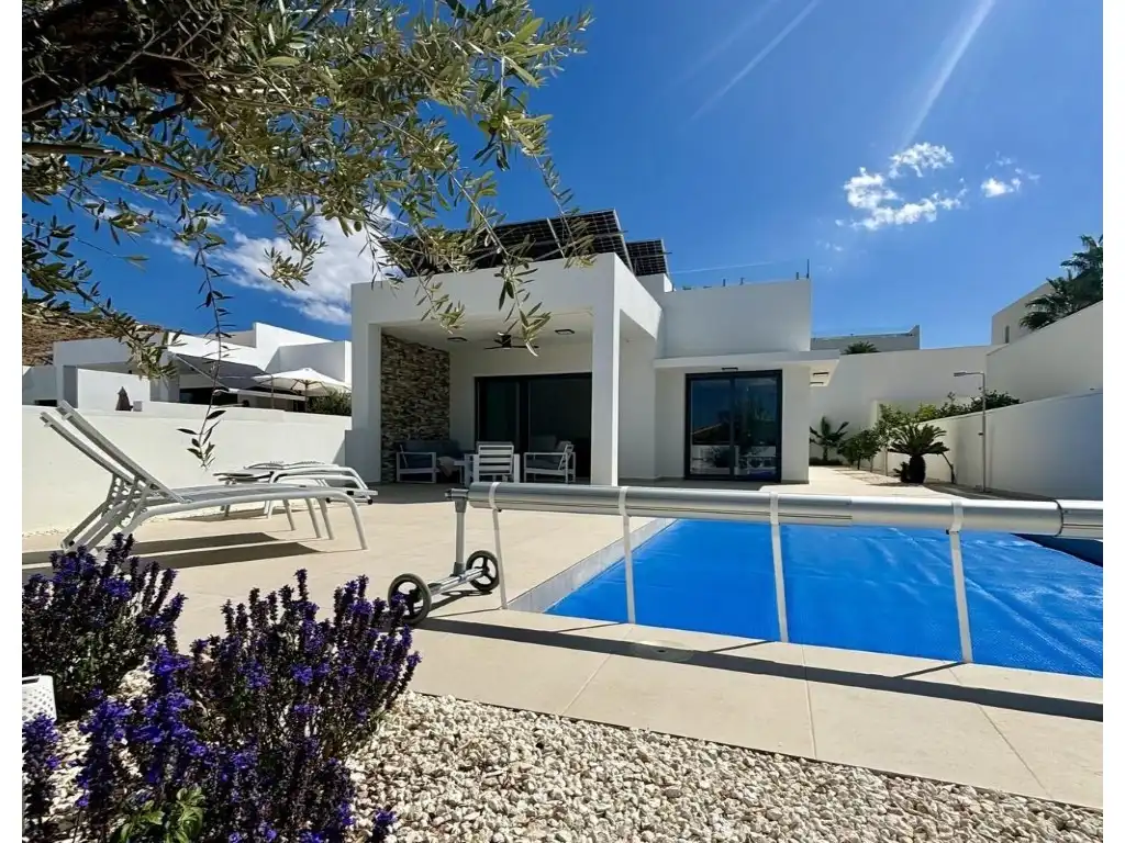 Casa con piscina en venta en Benijófar, imagen 2