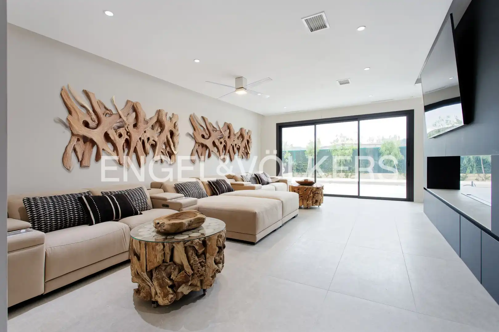 Sala d'estar de Casa o xalet en venda en Sant Cugat del Vallès amb Aire condicionat, Calefacció i Jardí privat
