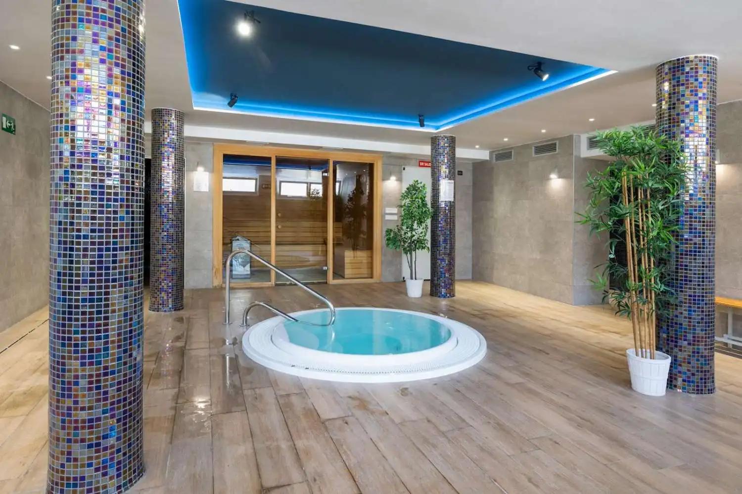 Swimming pool of Apartments for sale in Salobreña  with Air Conditioner, Heating and Terrace