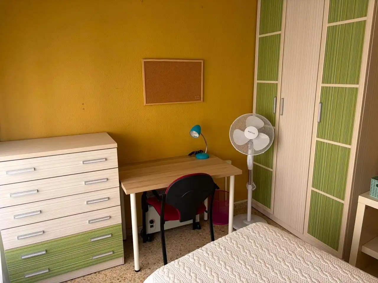 Schlafzimmer von Wohnung zur Miete in Granada mit Möbliert