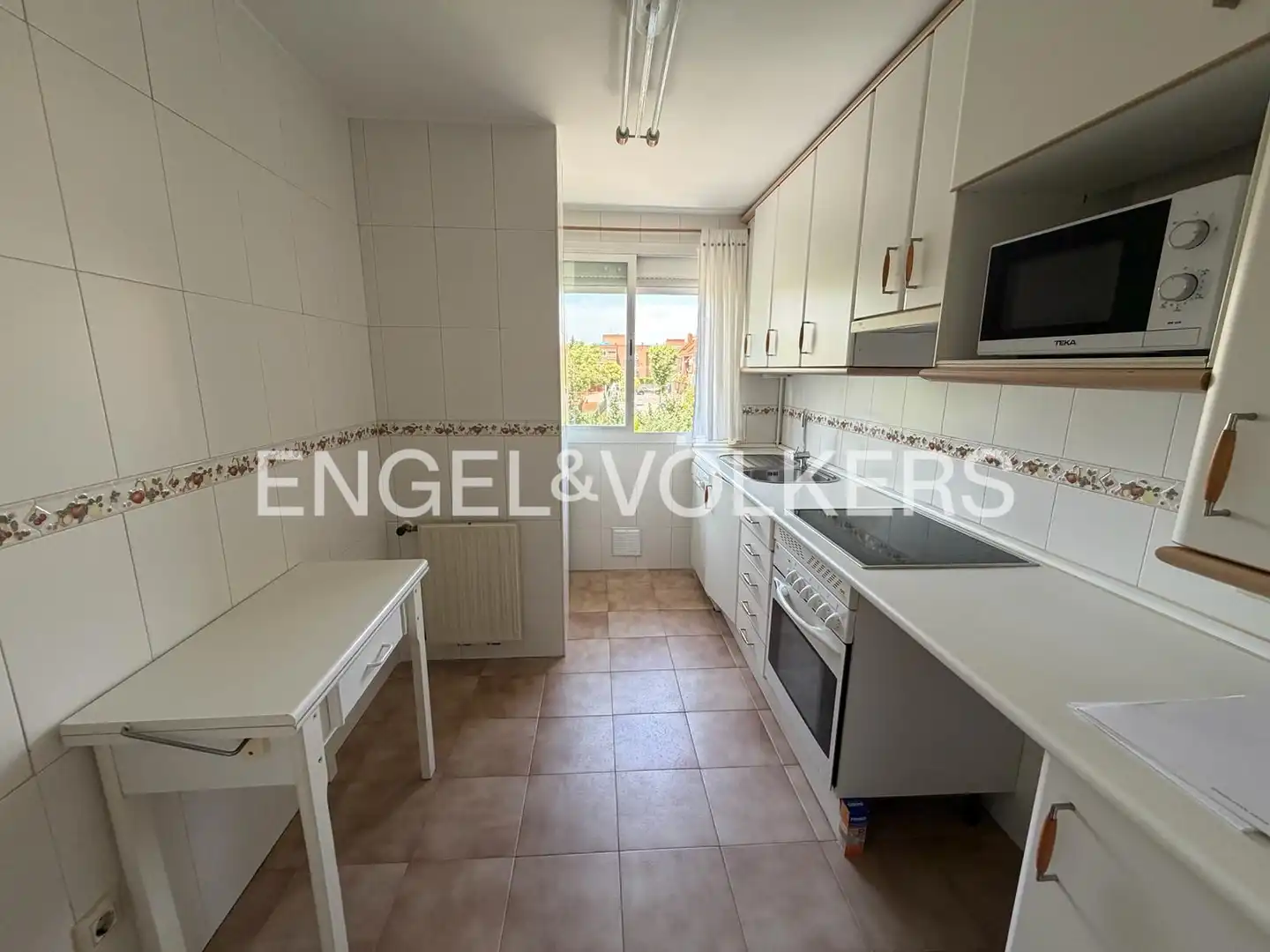 Cuina de Pis de lloguer en Pozuelo de Alarcón amb Aire condicionat, Calefacció i Parquet