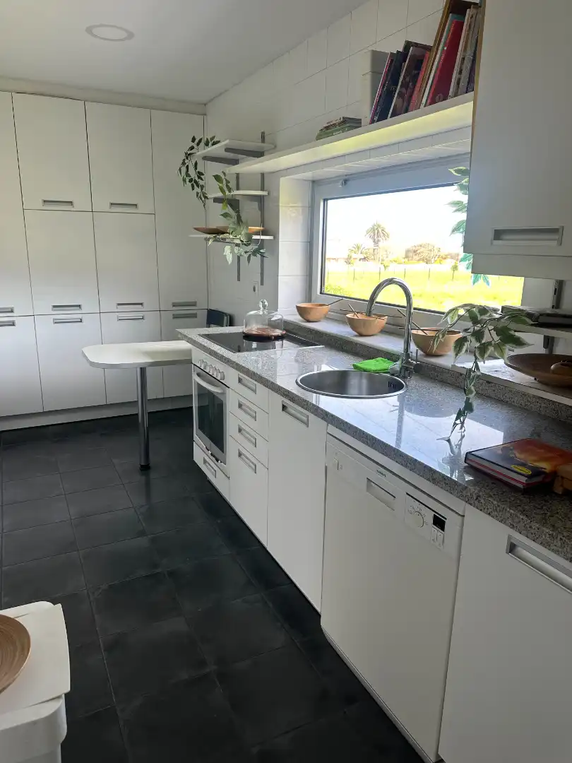 Cuina de Casa o xalet en venda en Cudillero amb Calefacció, Jardí privat i Parquet