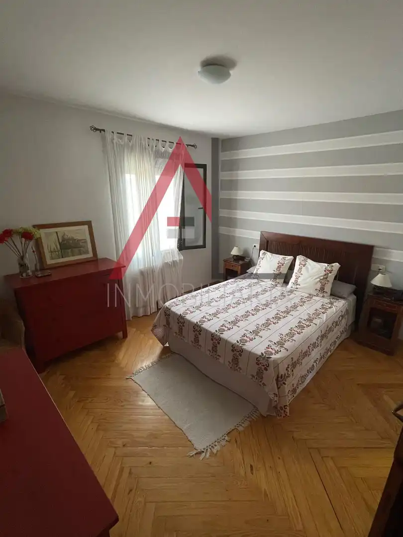 Dormitori de Casa o xalet en venda en Navas de Oro amb Calefacció, Jardí privat i Parquet