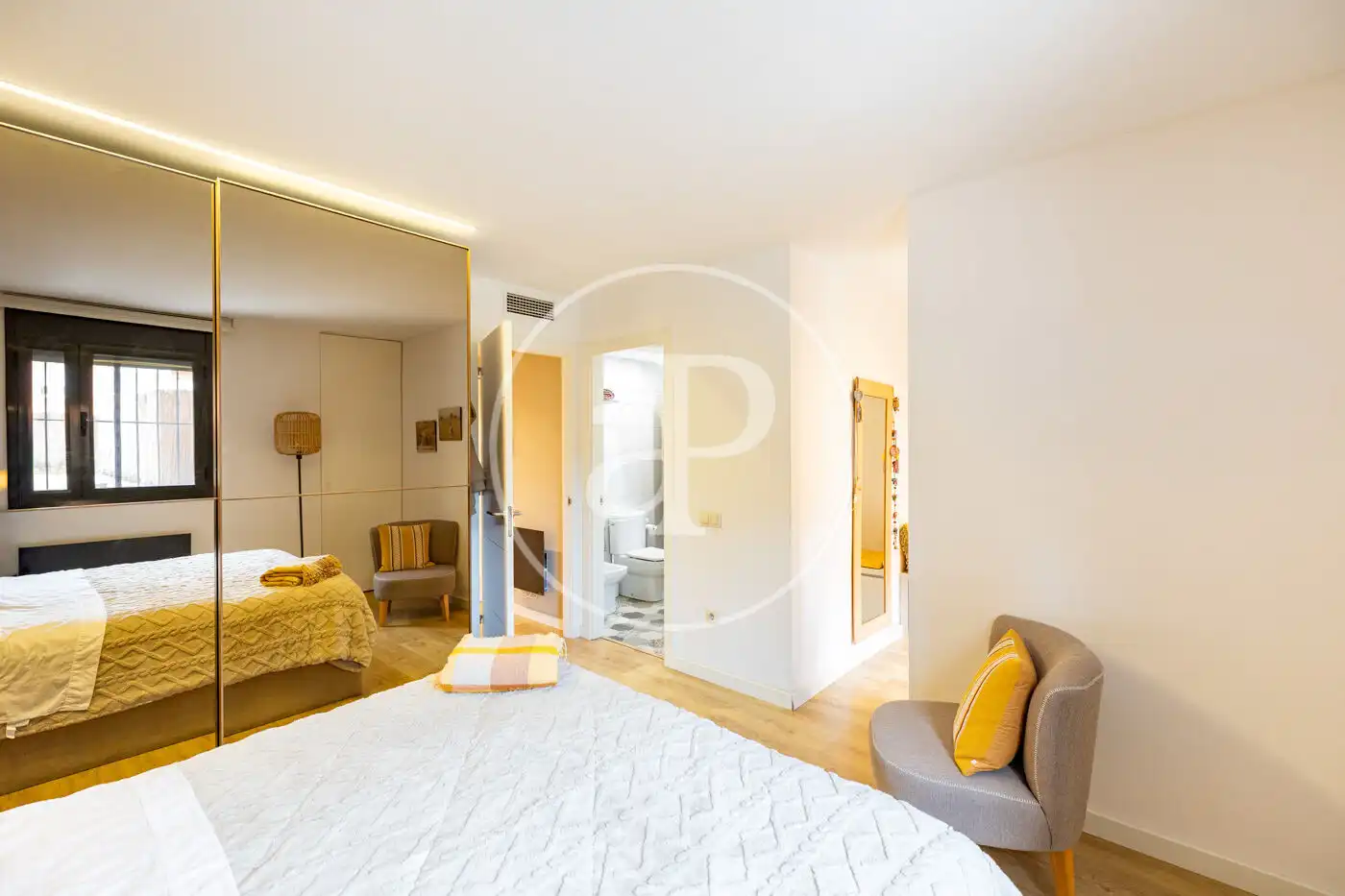 Schlafzimmer von Wohnung zum Verkauf in Esplugues de Llobregat mit Klimaanlage, Heizung und Privatgarten