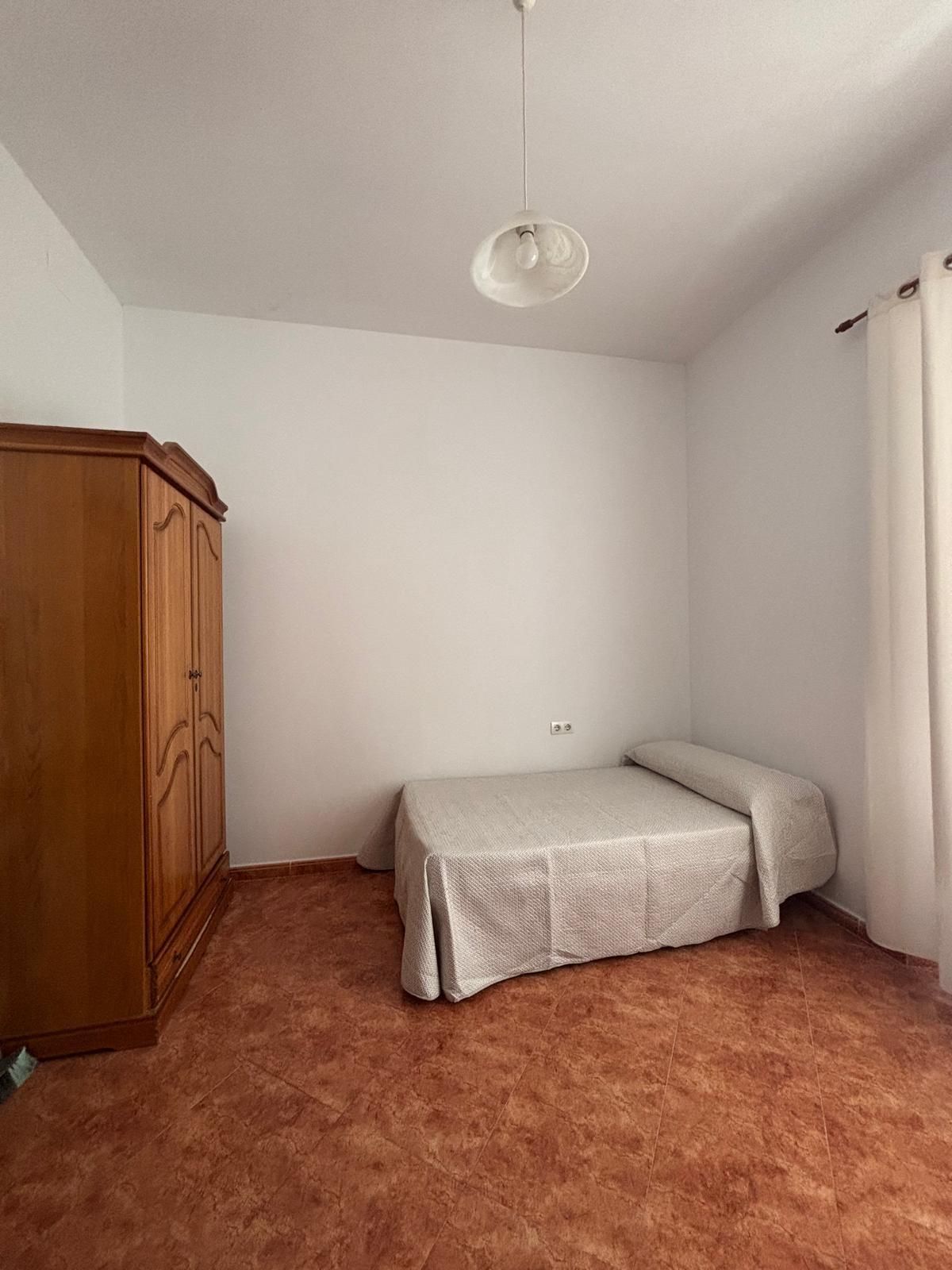 Bedroom of Flat to share in  Granada Capital