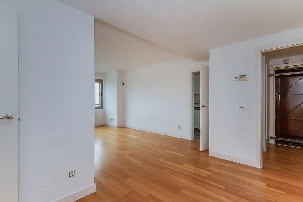 Flat for sale in Madrid  with Storage room and Swimming Pool