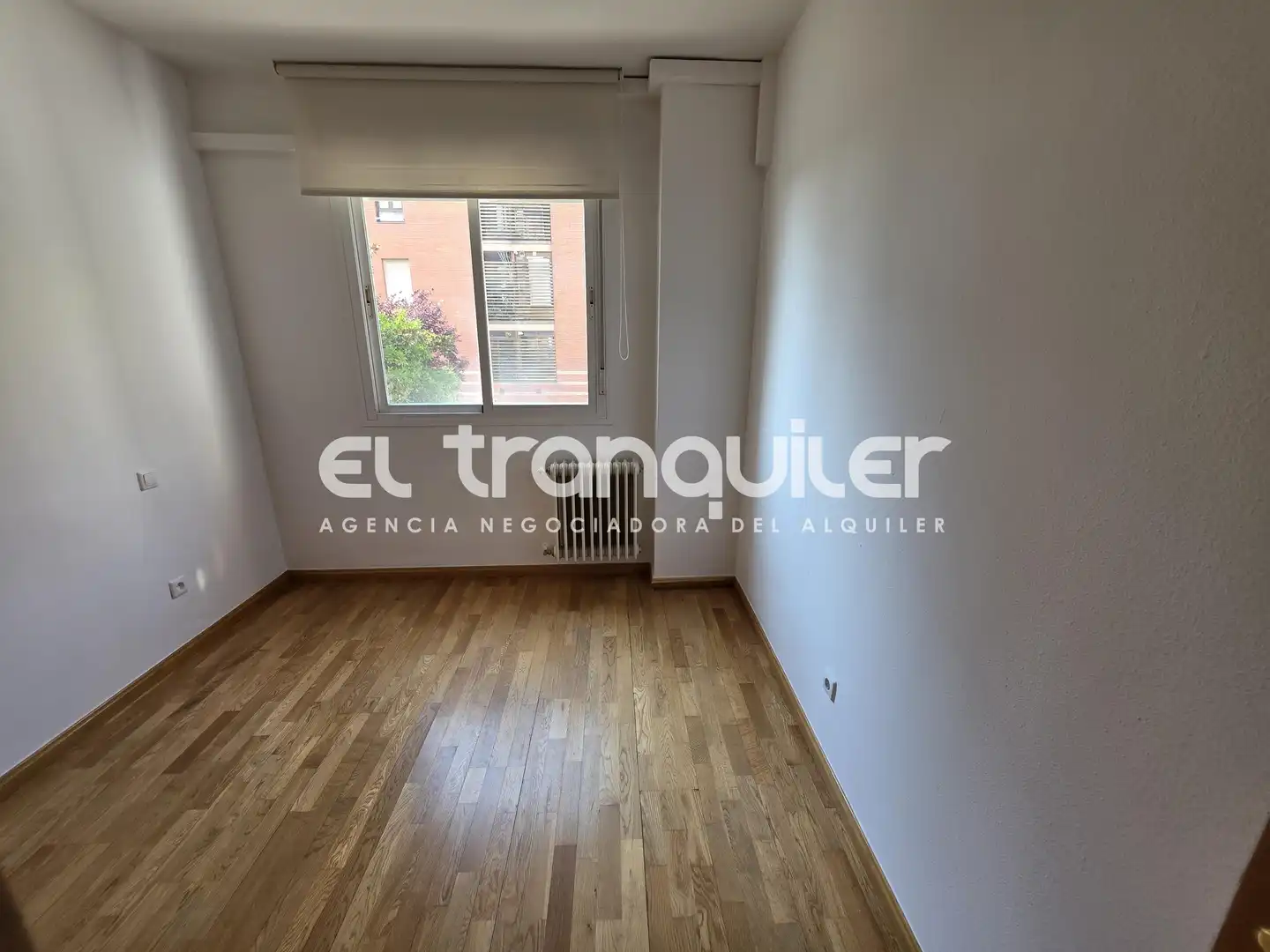 Dormitori de Pis de lloguer en Madrid amb Aire condicionat, Parquet i Piscina