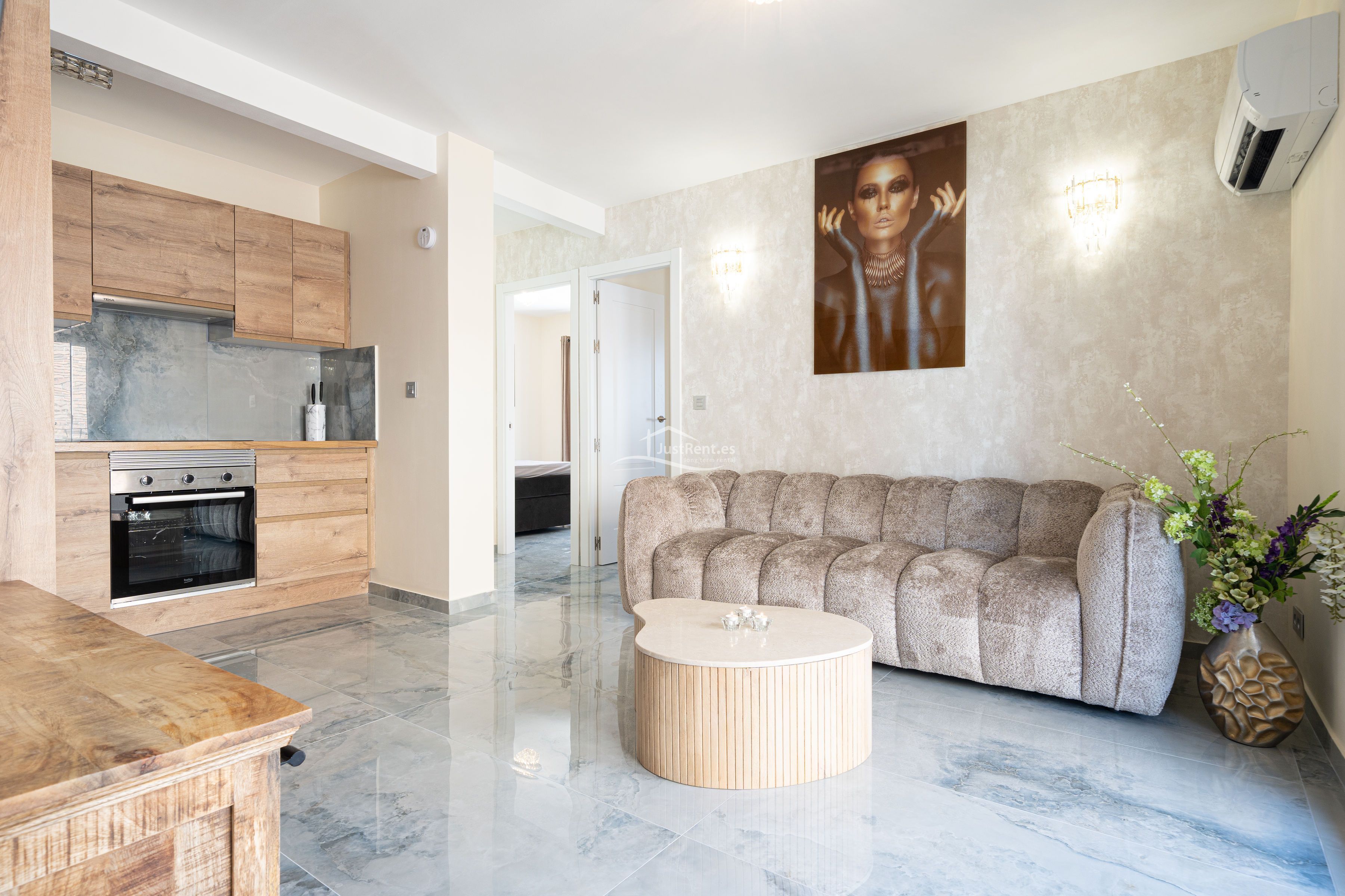 Sala d'estar de Pis de lloguer en Benidorm amb Aire condicionat i Balcó