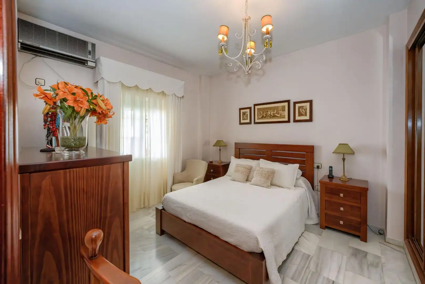 Bedroom of Houses for sale in Tomares  with Air Conditioner, Heating and Private garden