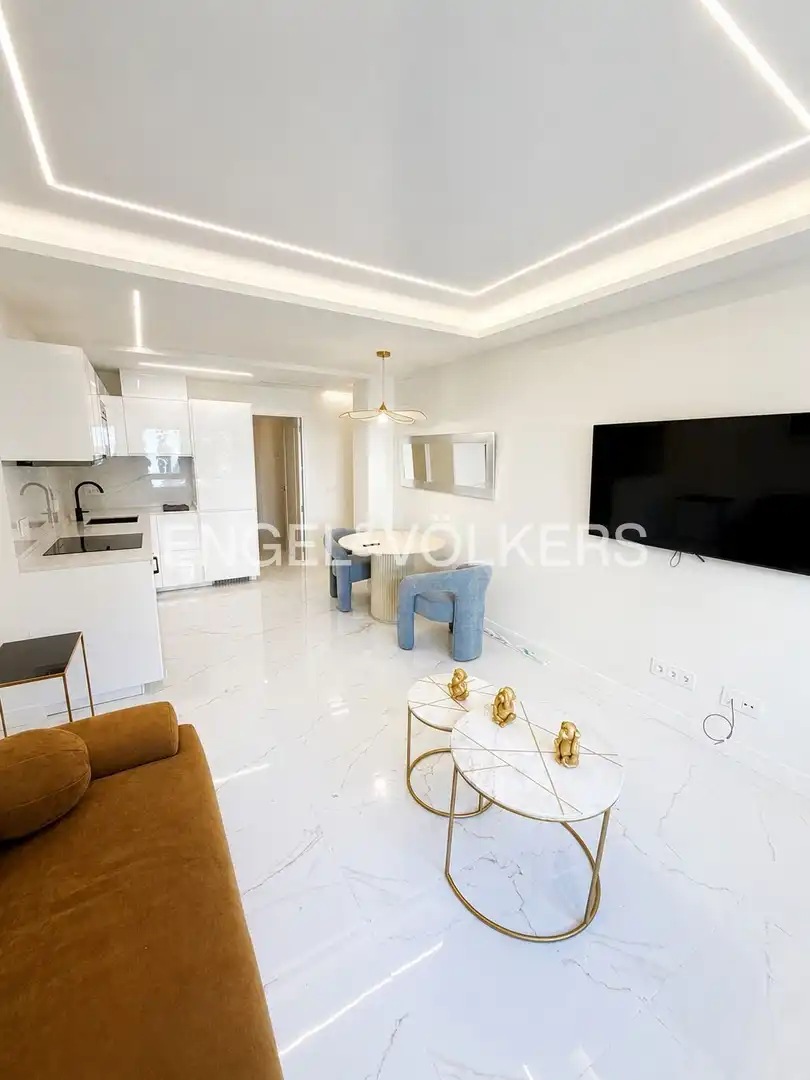 Living room of Flat for sale in Madrid  with Air Conditioner, Heating and Furnished