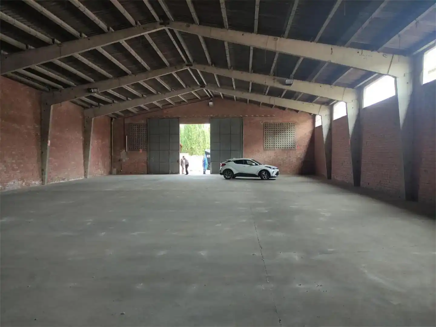 Parkplatz von Fabrikhallen zur Miete in Torroella de Montgrí