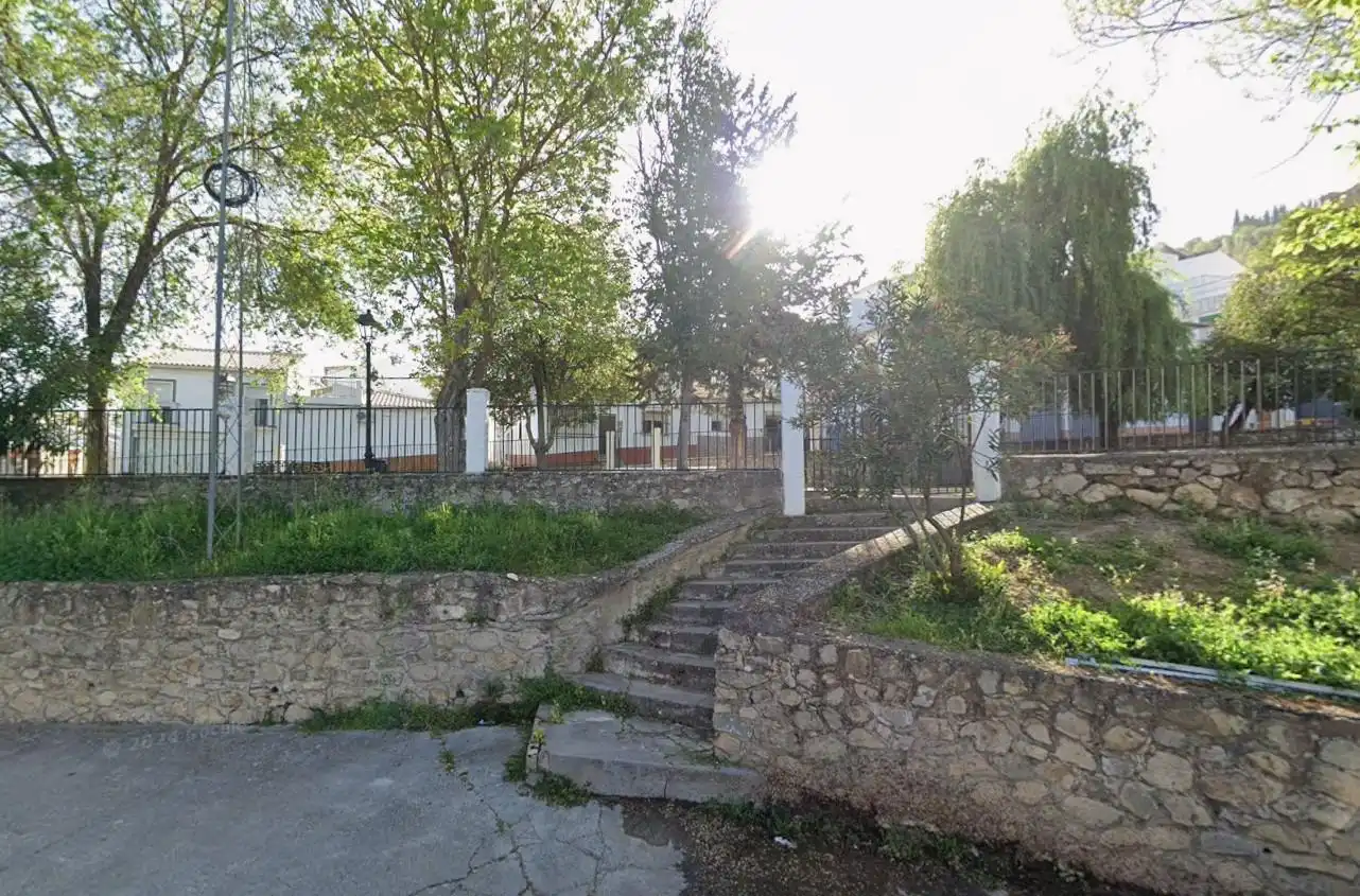Adossat en venda a Montefrío