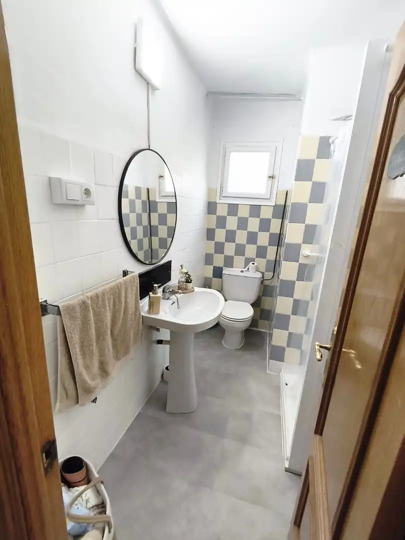 Bathroom of Flat for rent in Valencia  with Air Conditioner, Heating and Terrace