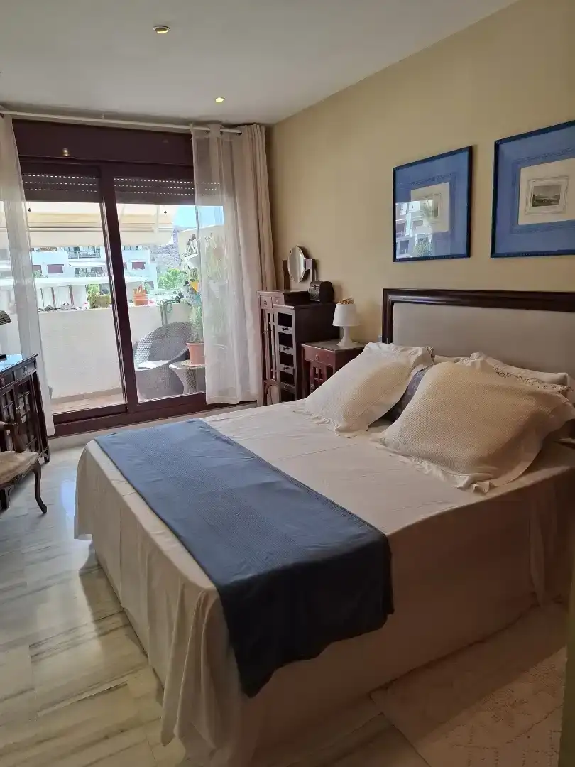 Habitación de Apartamento en venta en Estepona con Aire acondicionado, Terraza y Piscina