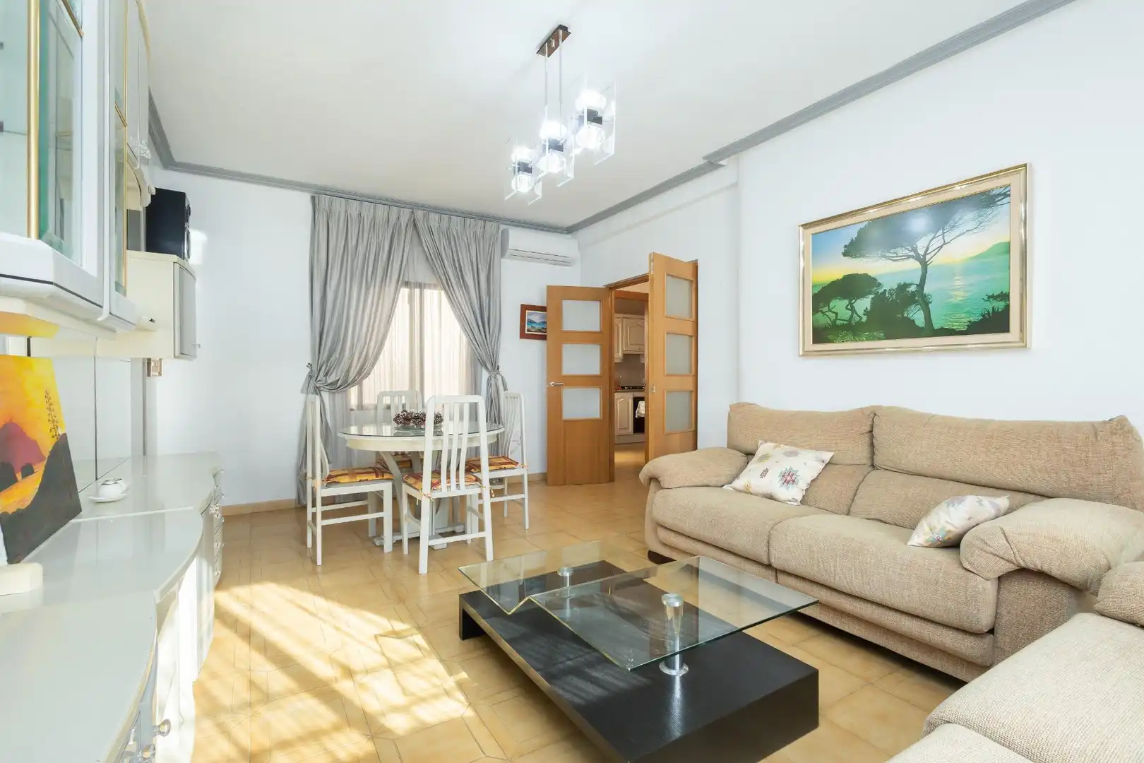 Sala d'estar de Casa adosada en venda en Roquetas de Mar amb Aire condicionat, Terrassa i Balcó