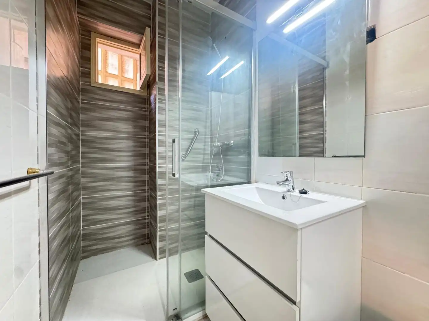 Badezimmer von Erdgeschoss zum Verkauf in Alicante / Alacant