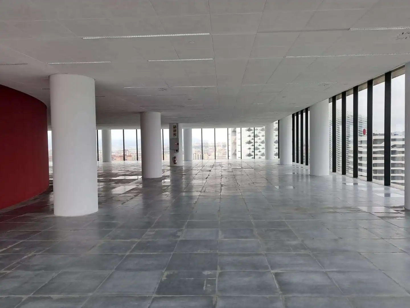 Büro zur Miete in L'Hospitalet de Llobregat mit Klimaanlage und Heizung