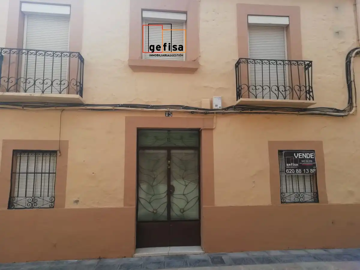 Vista exterior de Casa o xalet en venda en Valdepeñas amb Traster i Balcó