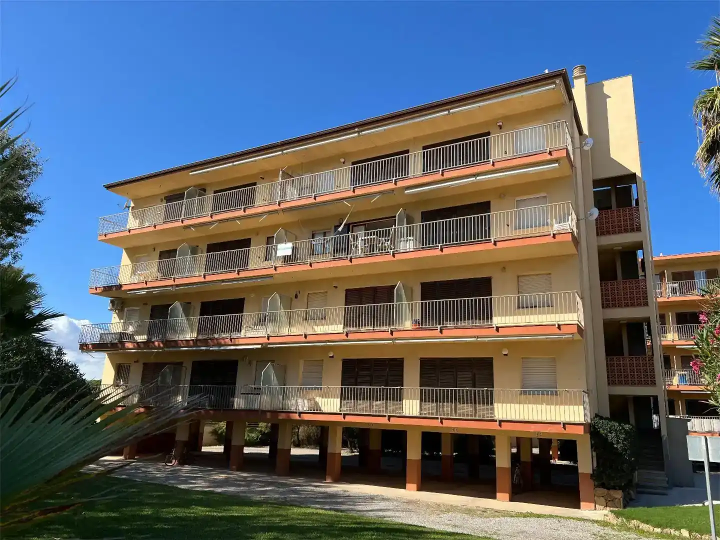 Exterior view of Flat for sale in L'Estartit  with Air Conditioner, Furnished and Balcony