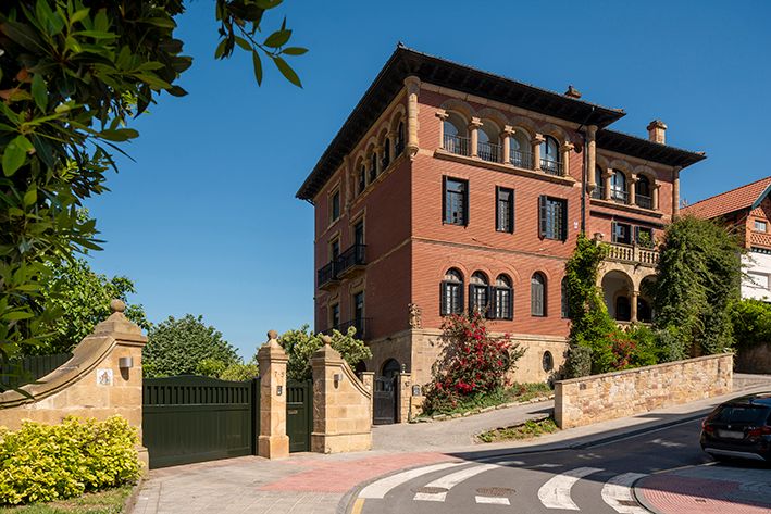 Exterior view of Duplex for sale in Getxo   with Heating, Terrace and Storage room