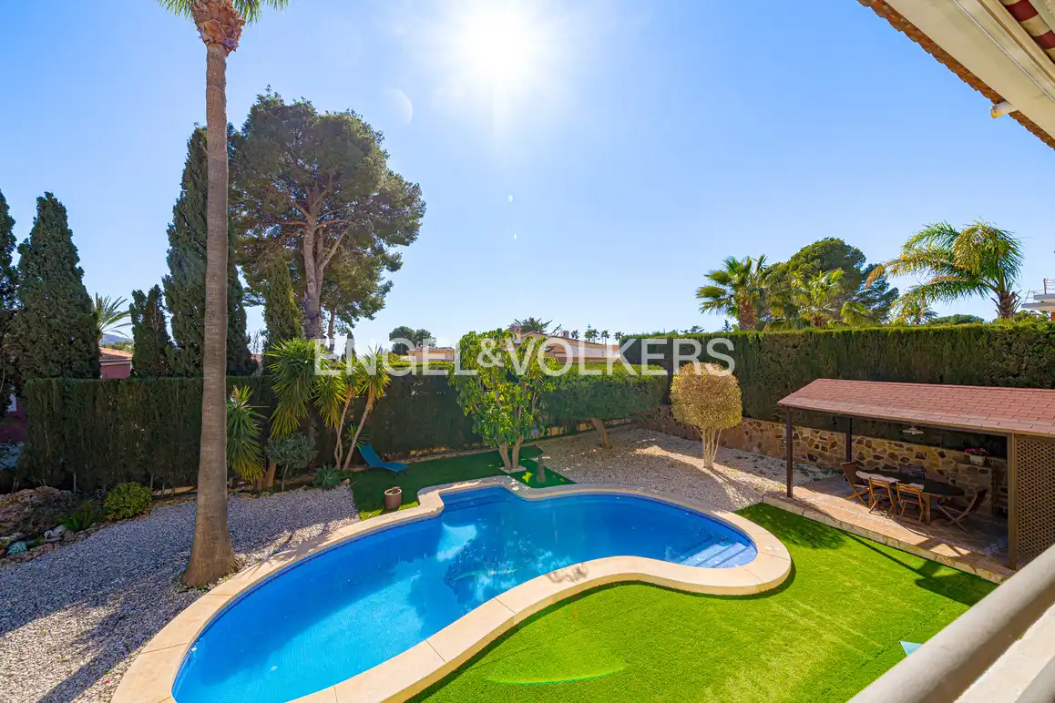 Piscina de Casa o xalet en venda en La Nucia amb Aire condicionat, Jardí privat i Piscina