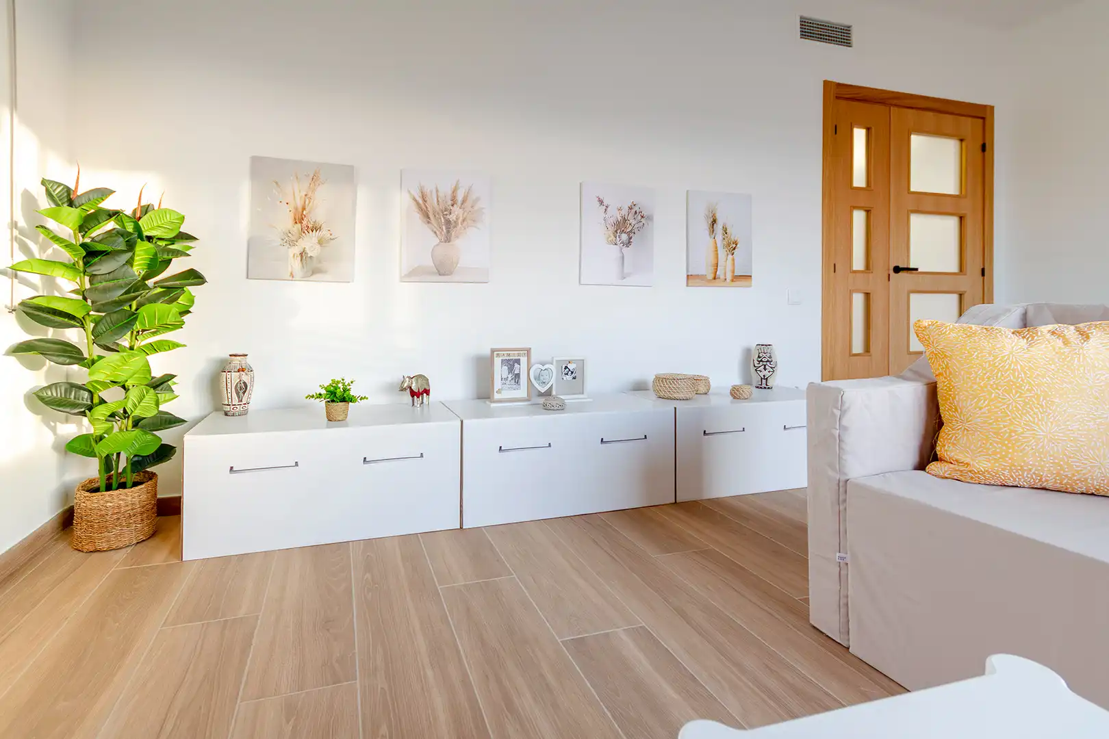 Sala de estar de Casa o chalet en venta en Castellví de Rosanes con Aire acondicionado, Calefacción y Jardín privado