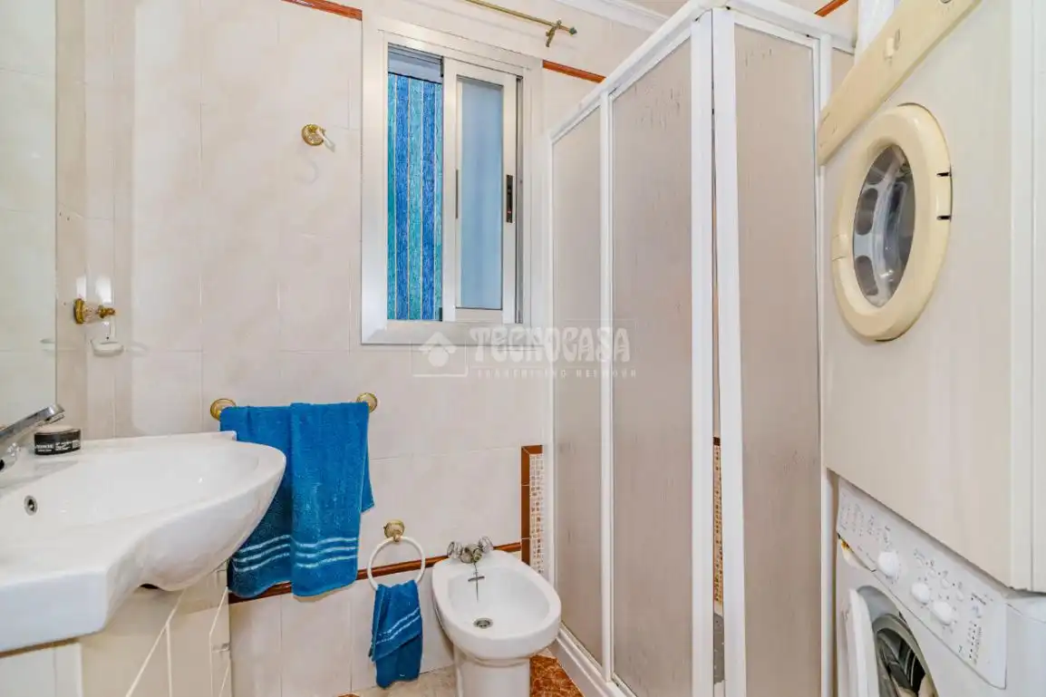 Baño de Piso en venta en Lucena con Aire acondicionado, Amueblado y Balcón