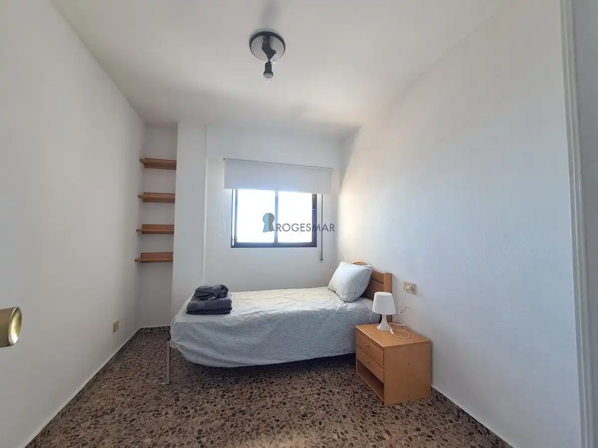 Habitación de Apartamento de alquiler en Benicasim / Benicàssim con Amueblado y Piscina comunitaria