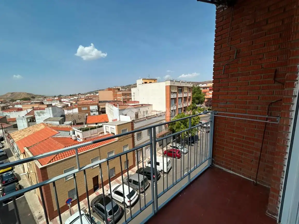 Vista exterior de Pis en venda en Puertollano