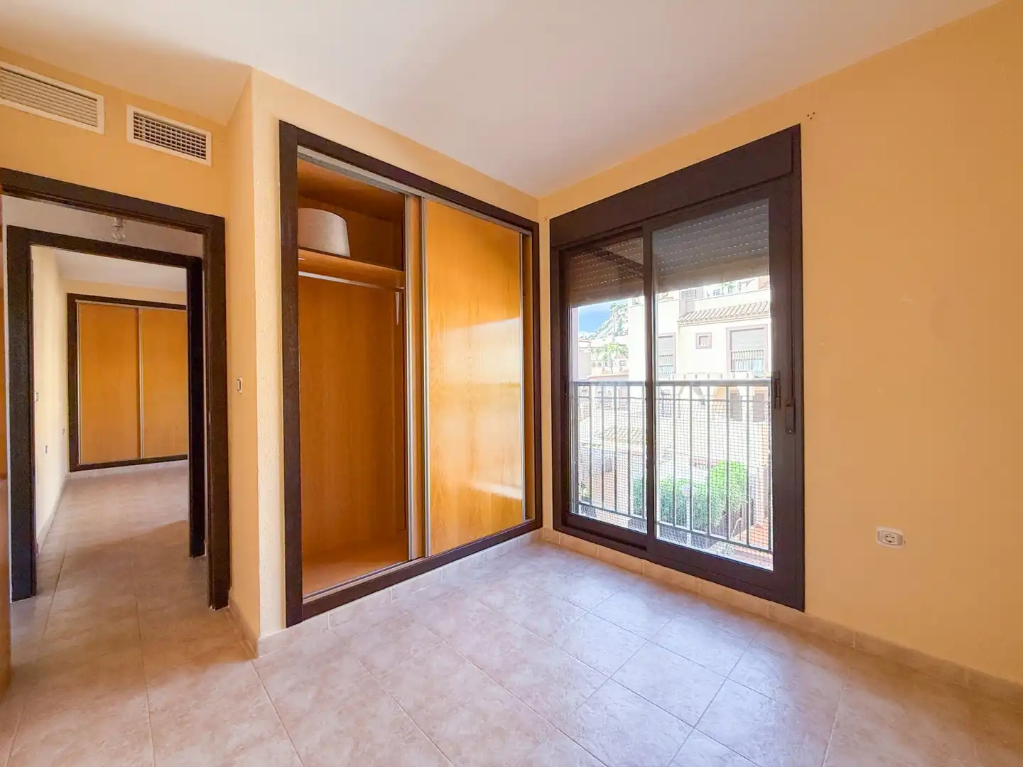 Habitación de Apartamento en venta en Águilas con Terraza, Piscina y Balcón