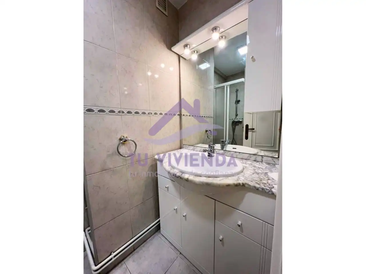 Bathroom of Flat for rent in Valladolid  with Heating, Parquet flooring and Terrace
