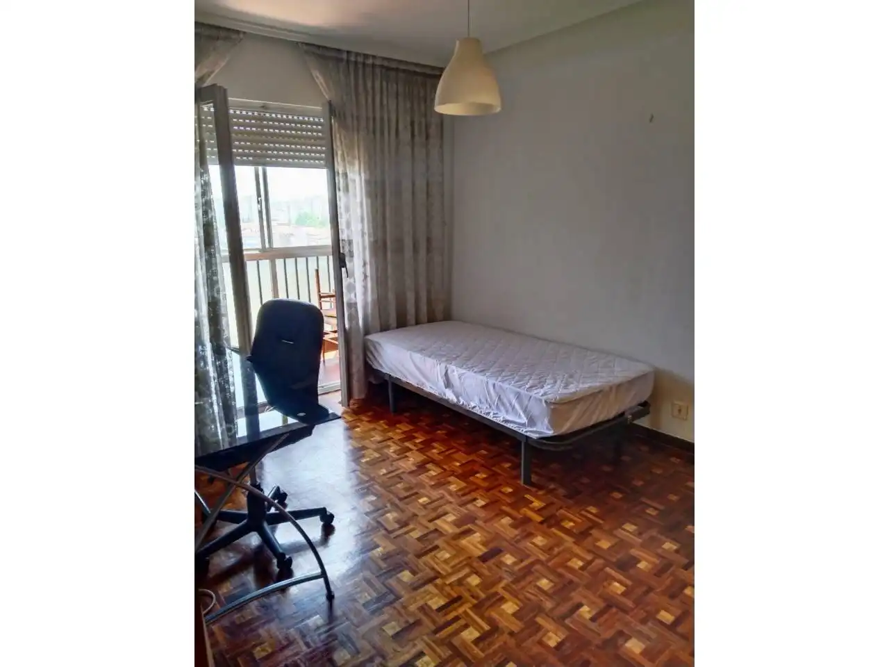 Bedroom of Flat for rent in Burgos  with Heating, Parquet flooring and Terrace