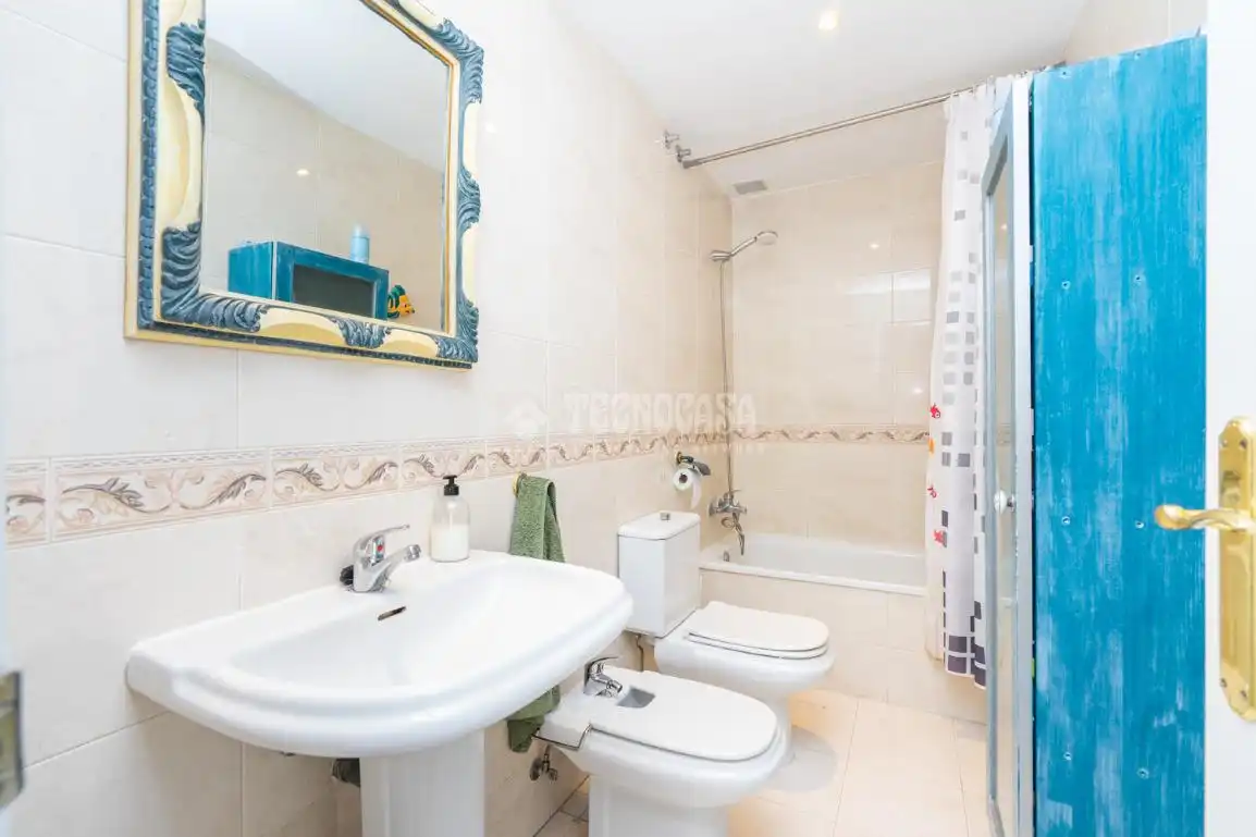 Baño de Casa adosada en venta en Colmenar Viejo con Aire acondicionado, Jardín privado y Terraza