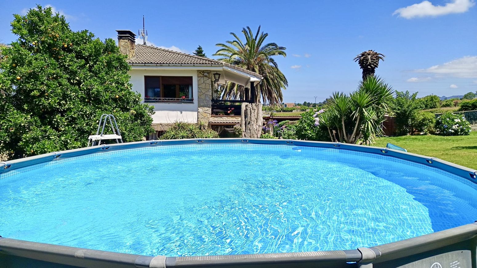 Swimming pool of House or chalet for sale in Villaviciosa  with Heating, Private garden and Parquet flooring