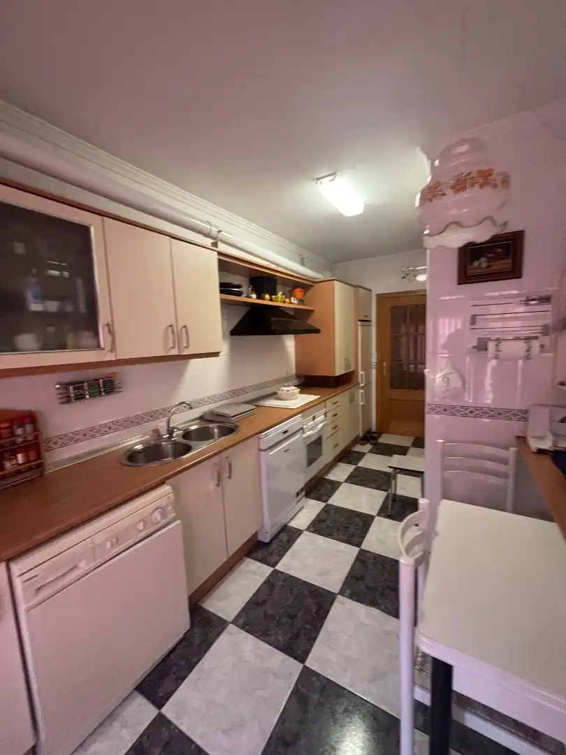 Cocina de Casa o chalet en venta en Valladolid con Calefacción, Jardín privado y Parquet