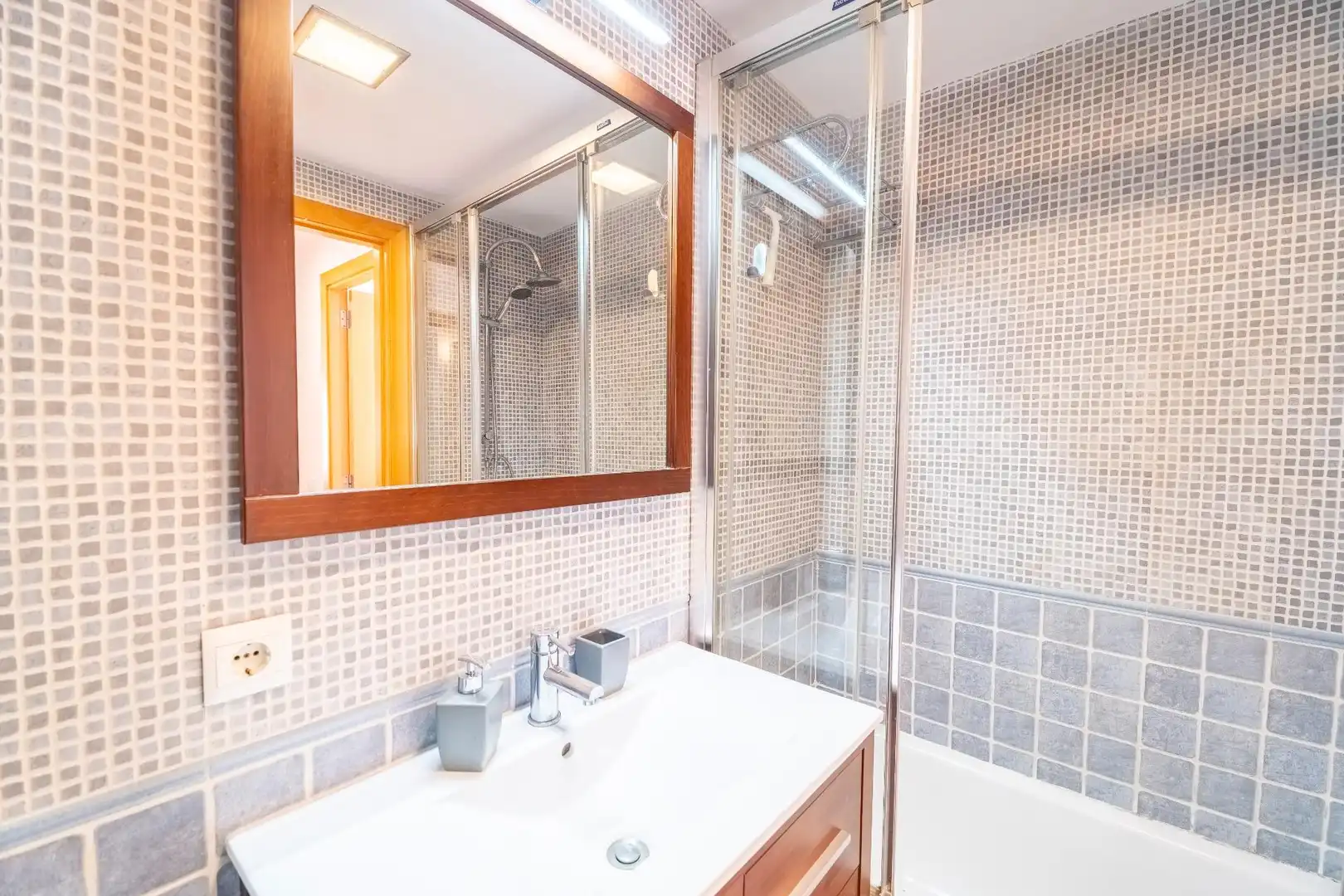 Bathroom of Attic for sale in  Palma de Mallorca  with Air Conditioner, Heating and Storage room