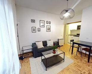 Living room of Flat to rent in  Madrid Capital  with Air Conditioner, Heating and Terrace