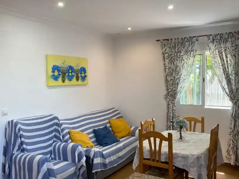 Sala d'estar de Casa adosada en venda en Vejer de la Frontera amb Jardí privat, Traster i Moblat