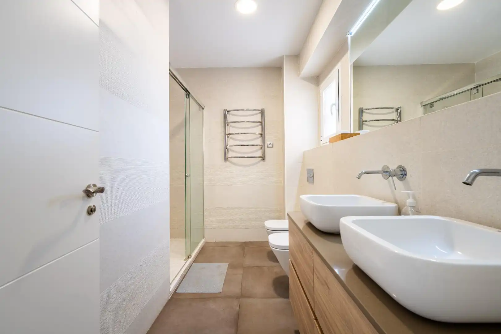 Baño de Piso de alquiler en Almería con Aire acondicionado, Terraza y Amueblado