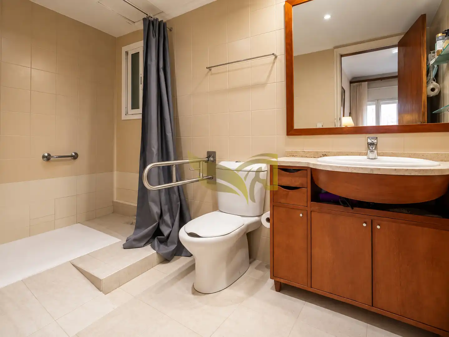 Bathroom of Flat for sale in Madrid  with Air Conditioner and Parquet flooring