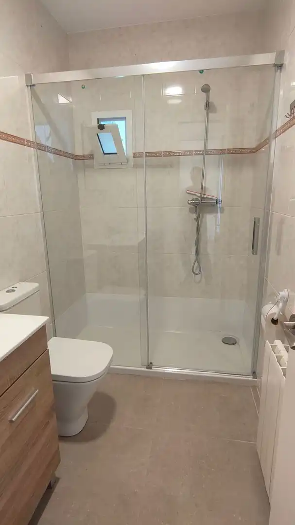 Bany de Casa o xalet de lloguer en Terrassa amb Jardí privat, Terrassa i Moblat